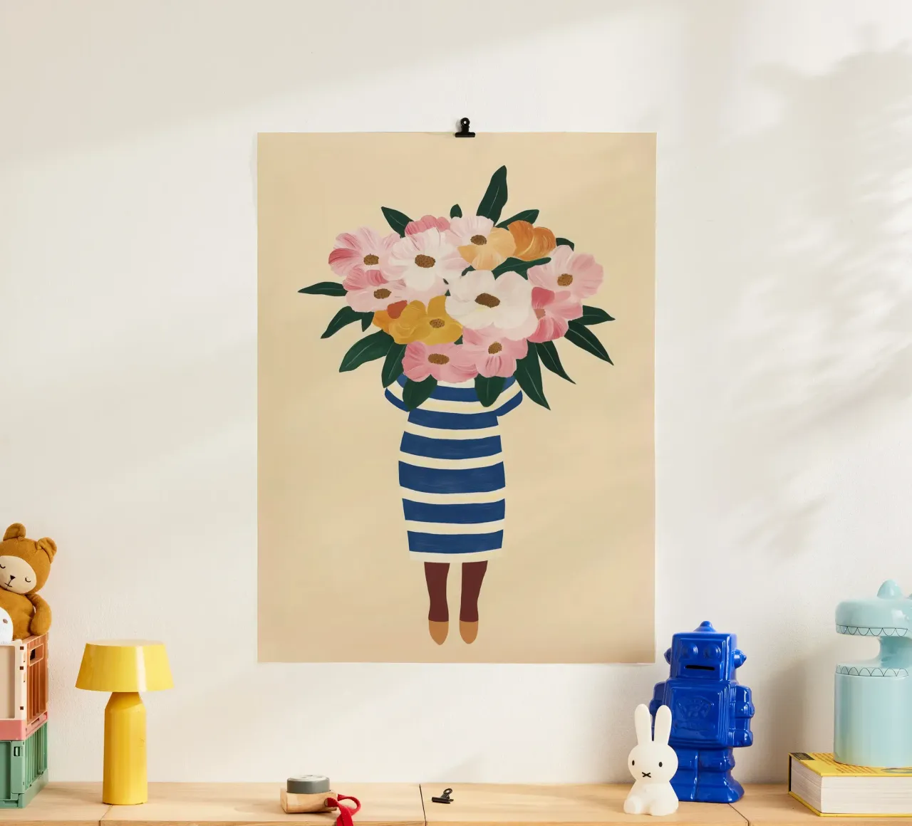 Natura morta floreale con vaso a righe blu poster da Autofocus