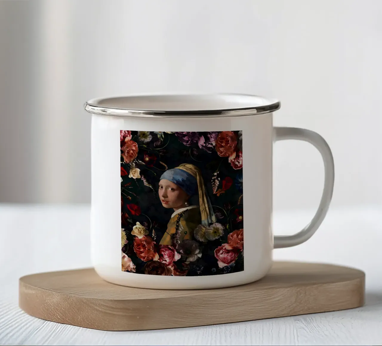 La ragazza con l'orecchino di perla e i fiori tazza in smalto da Flower Garden - Uta Naumann