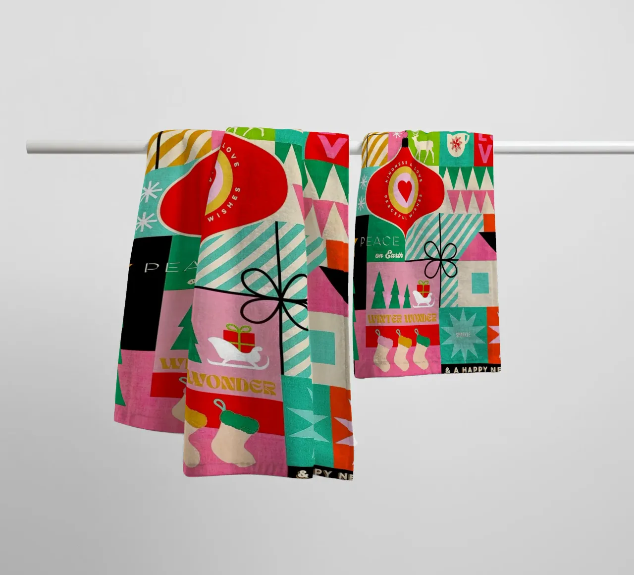 Buon Natale, auguri colorati di buone feste Patchwork asciugamano da bagno da Dominique Vari
