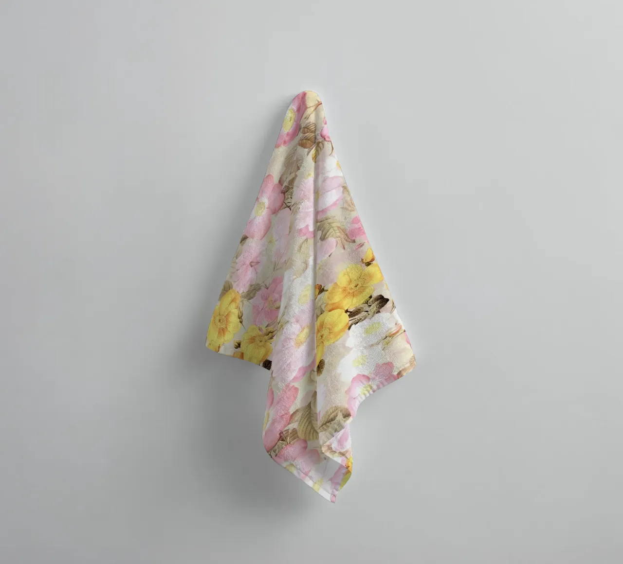 Blush Sunny Redouté Rozen Zomertuin badhanddoek van Flower Garden - Uta Naumann