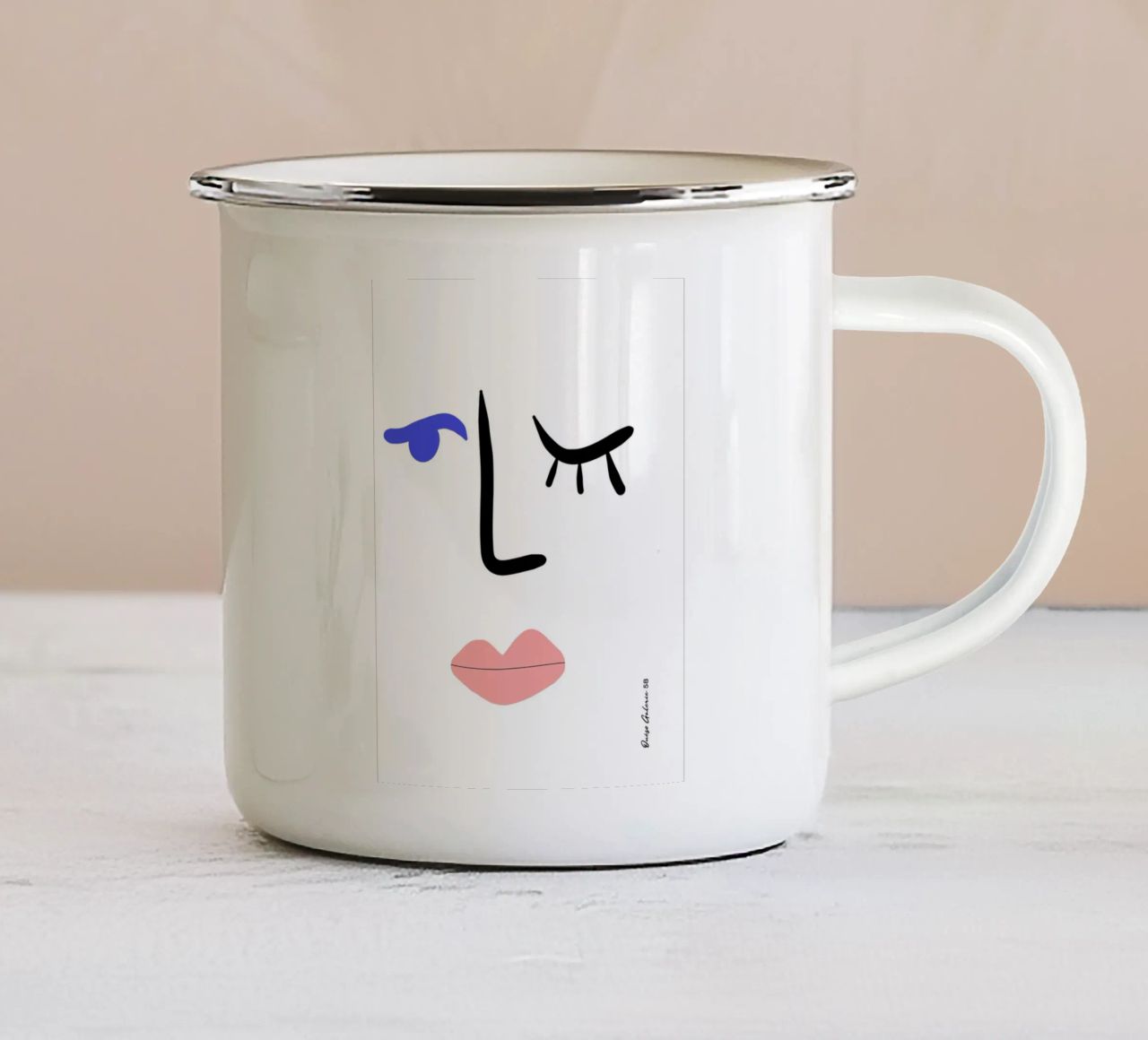 Dynamic Cutouts tazza in smalto da Mike Leymi