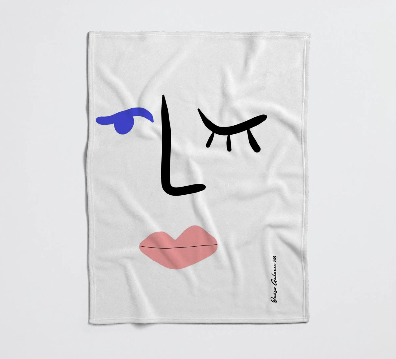 Dynamic Cutouts coperta in pile da Mike Leymi