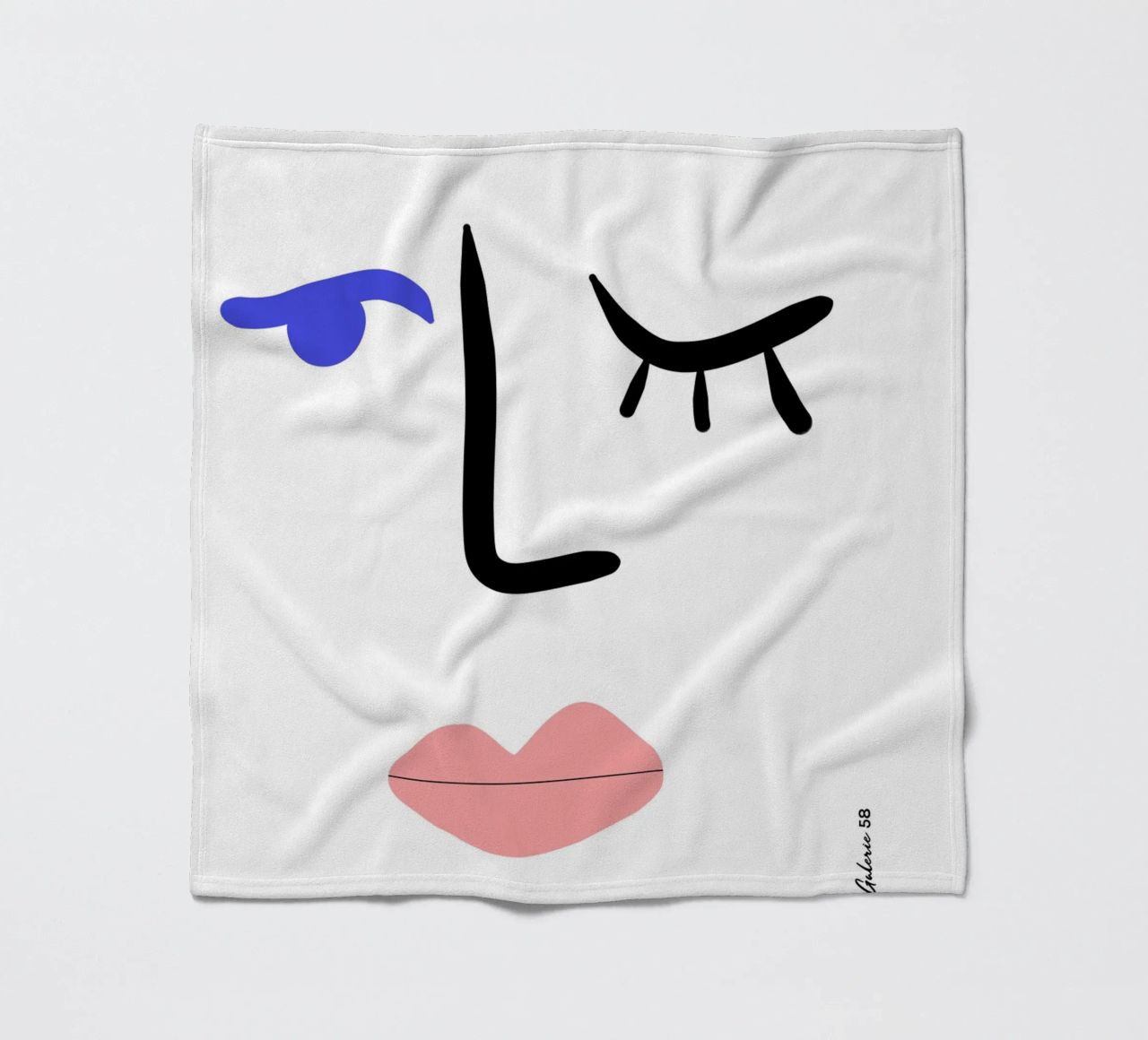 Dynamic Cutouts coperta in pile da Mike Leymi