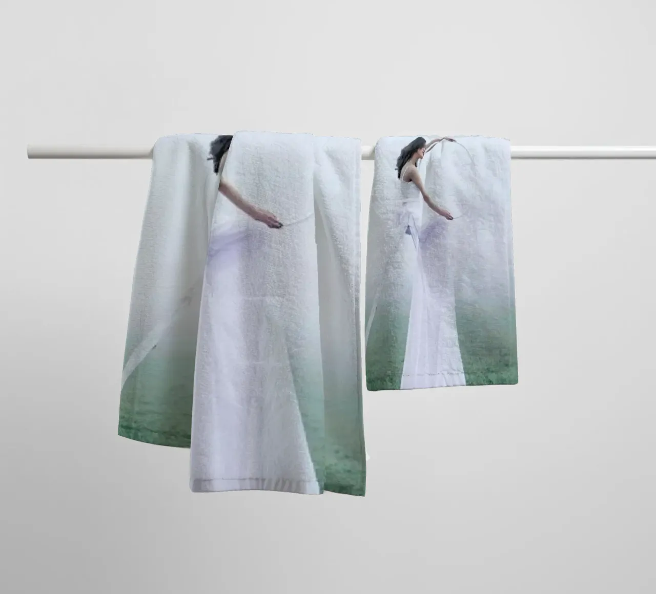 Step In Another World asciugamano da bagno da Jovana Rikalo