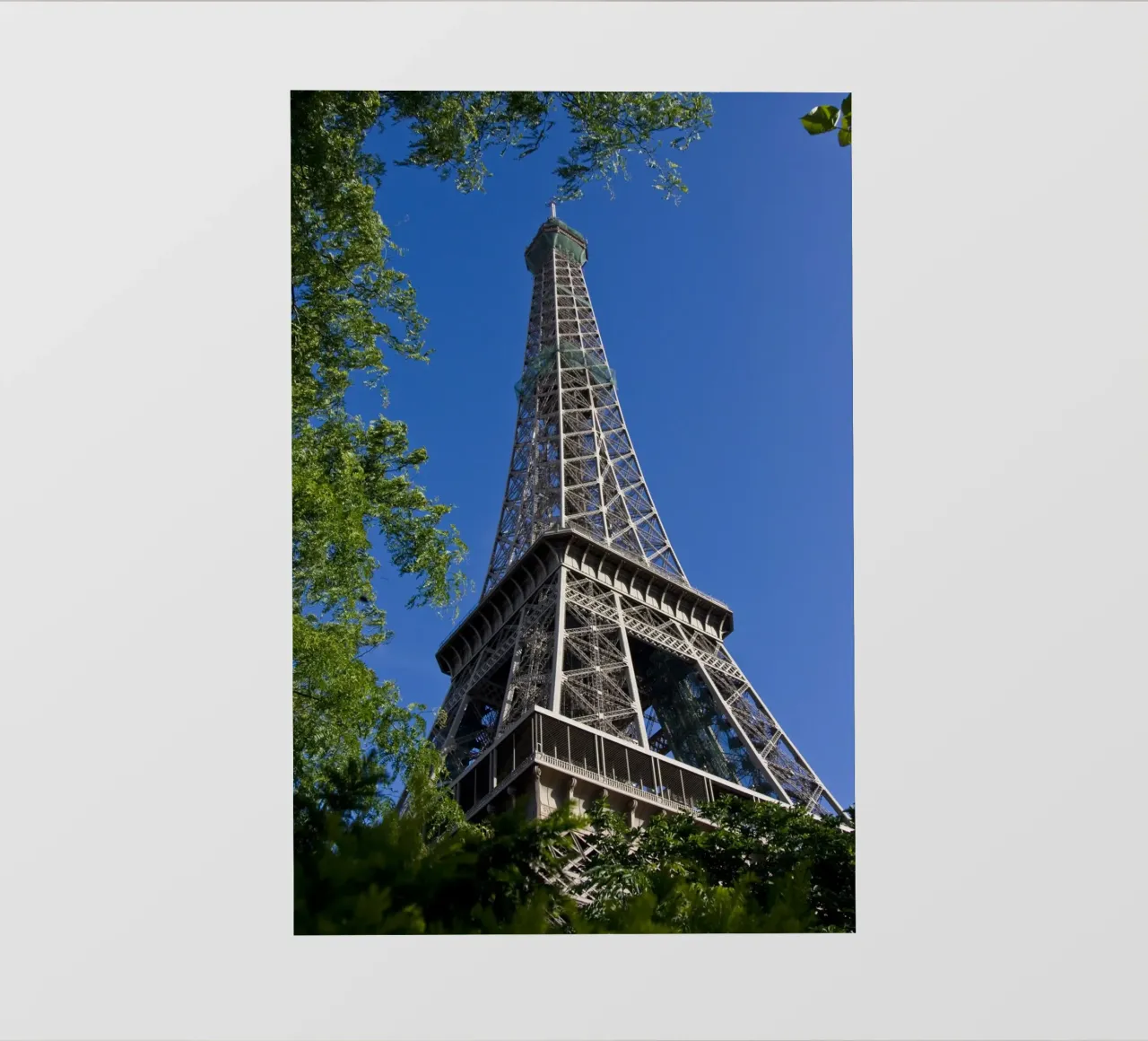 Torre Eiffel lonas publicitarias de Alexey