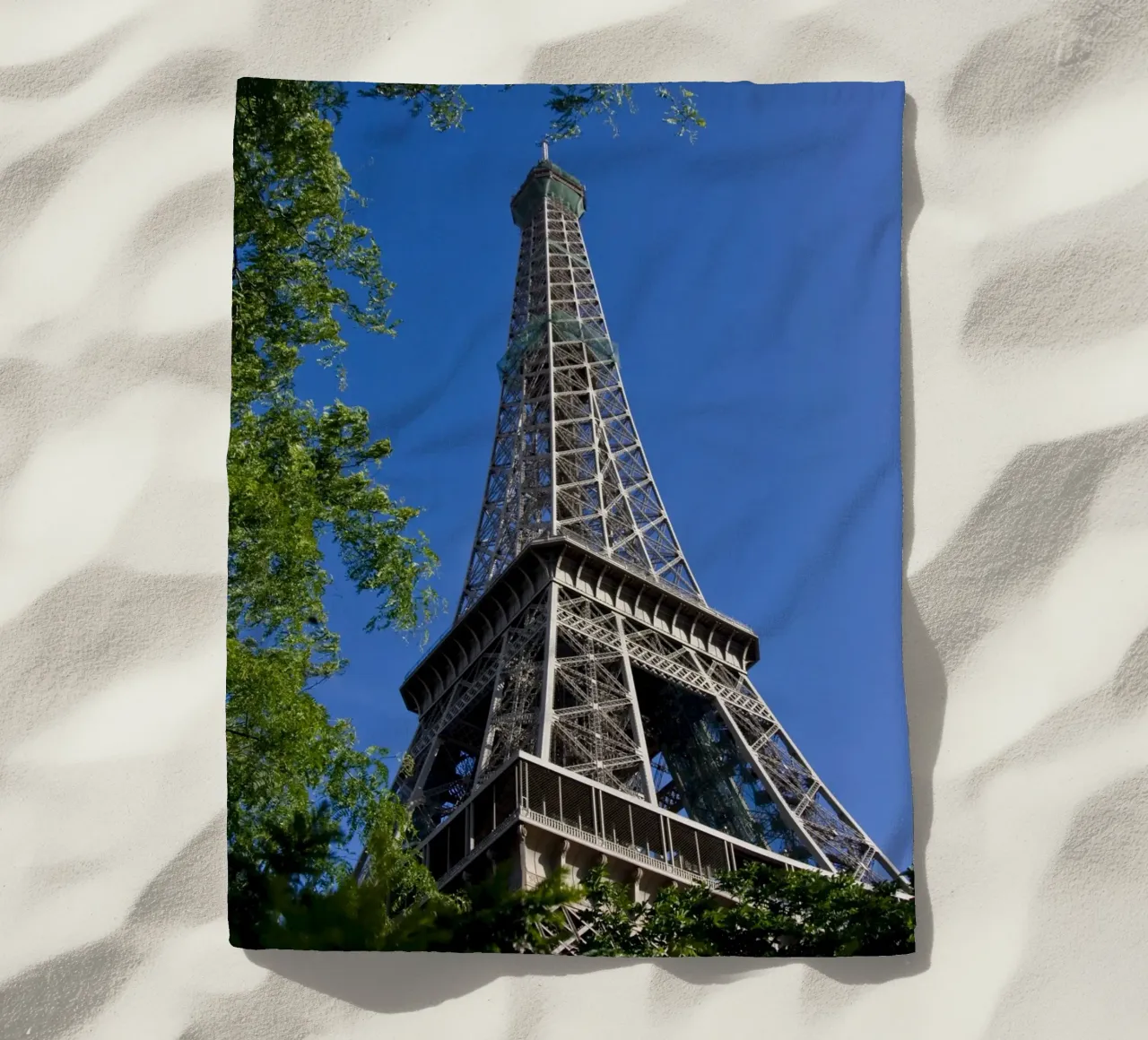 Eiffel Tower telo mare da Alexey