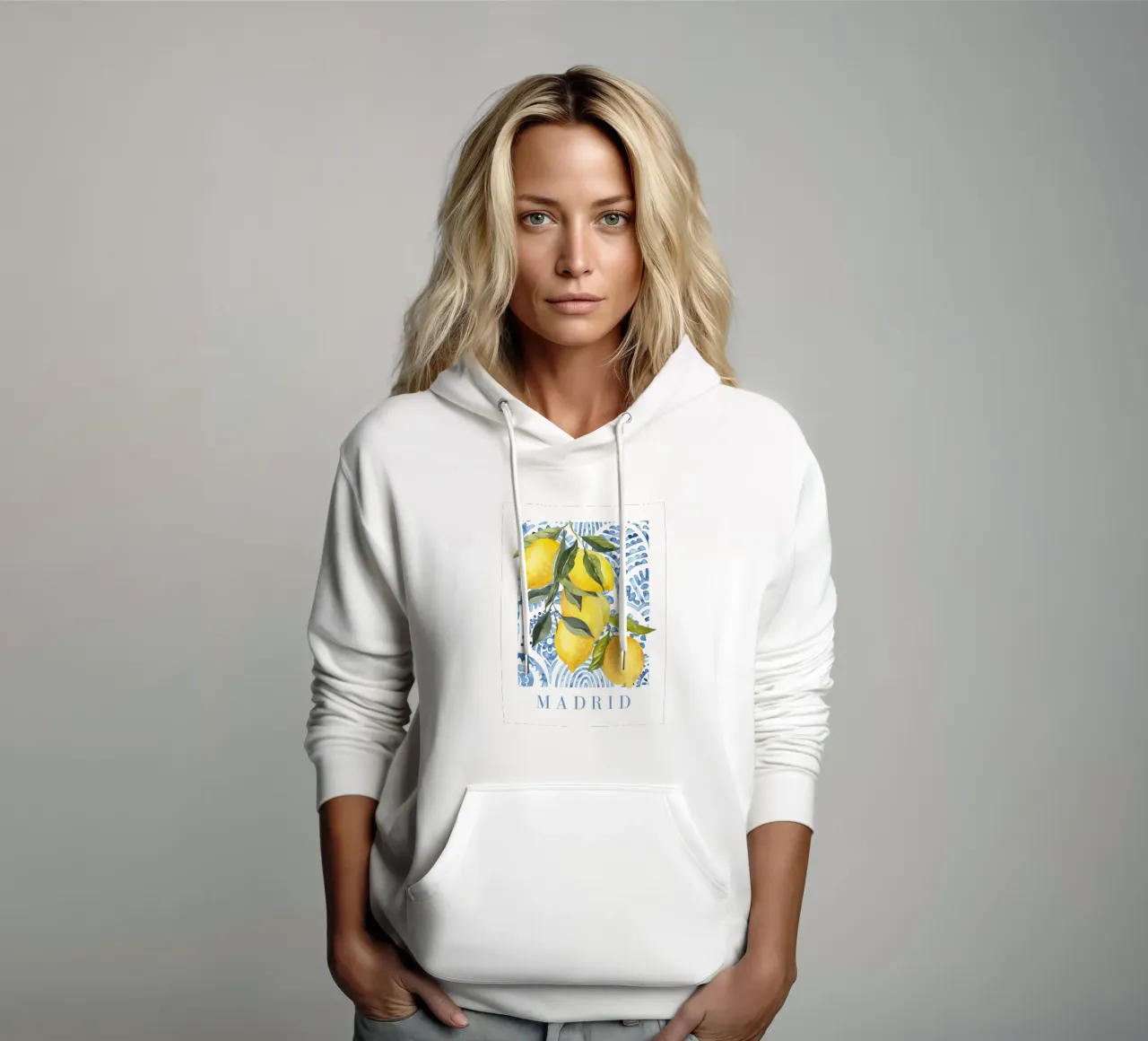 Poster al limone con piastrelle blu felpa con cappuccio da Bella Studio