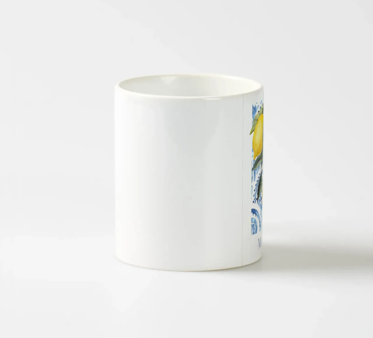 Poster al limone con piastrelle blu tazza in ceramica da Bella Studio