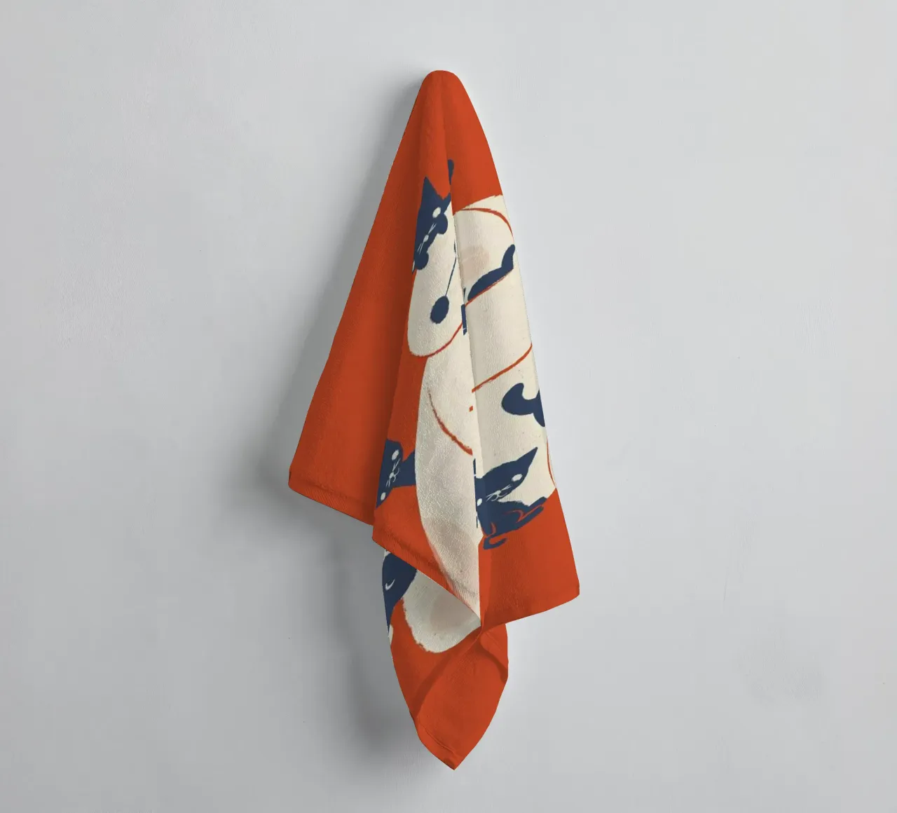 Kittens towel by Jay Fleck