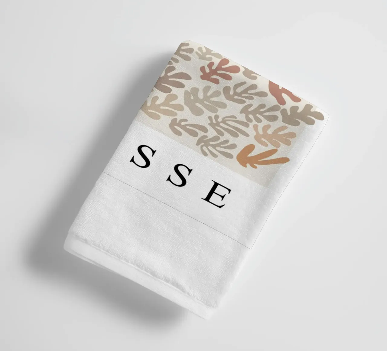 Abstracte bladeren - Op Matisse geïnspireerd ontwerp badhanddoek van Whole©