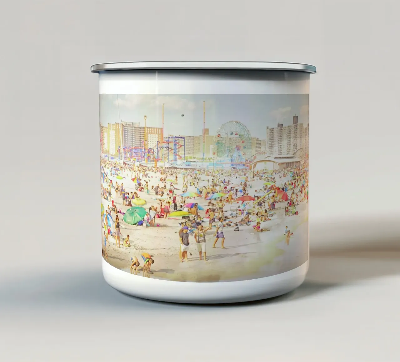 Brooklyn in July tazza in smalto da Mina Teslaru