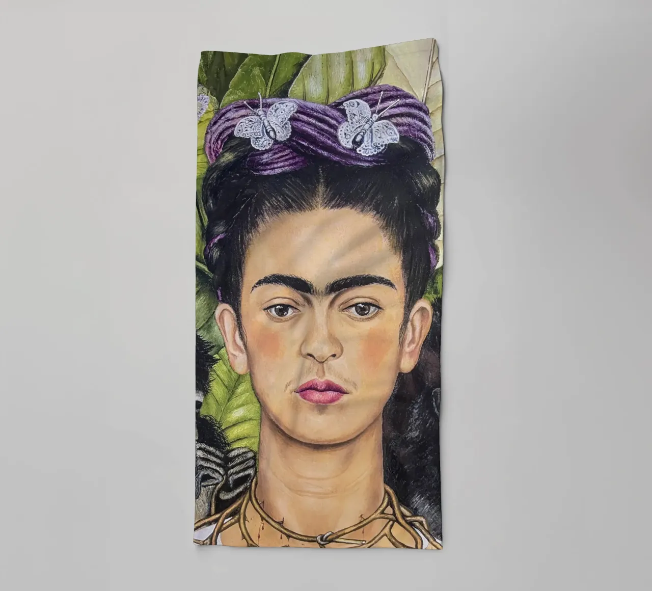 Frida con spine e scimmia asciugamano da bagno da Carinaprint
