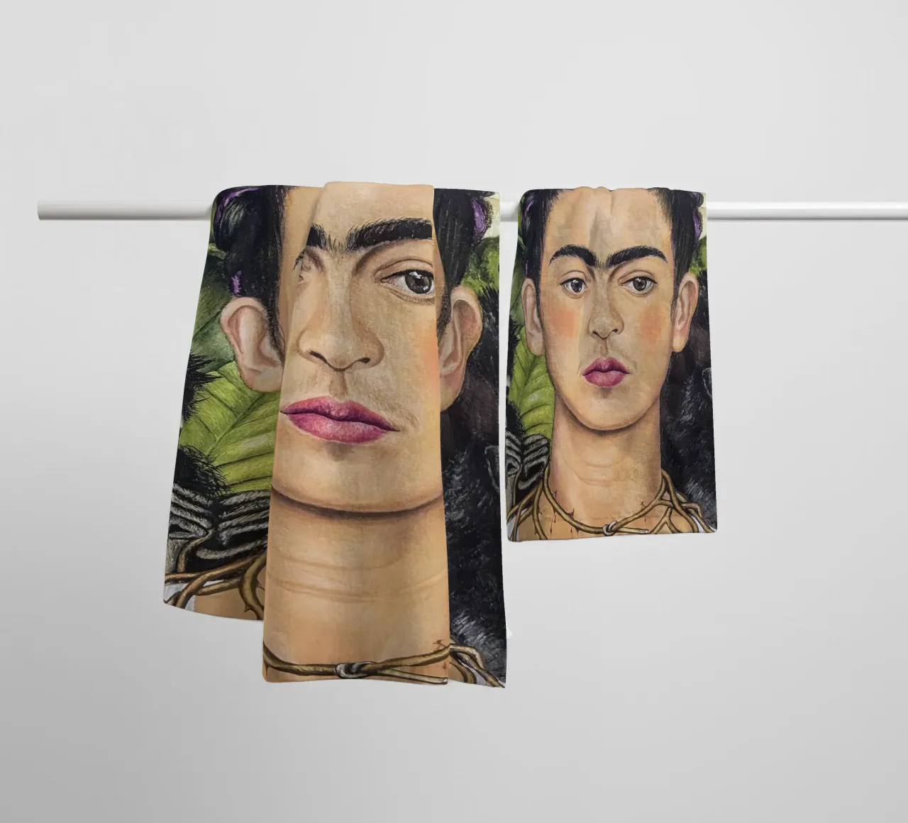 Frida con spine e scimmia asciugamano da bagno da Carinaprint
