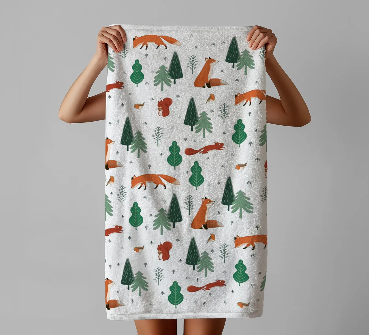 Waldtiere Muster towel by VIERUNDFÜNFZIG