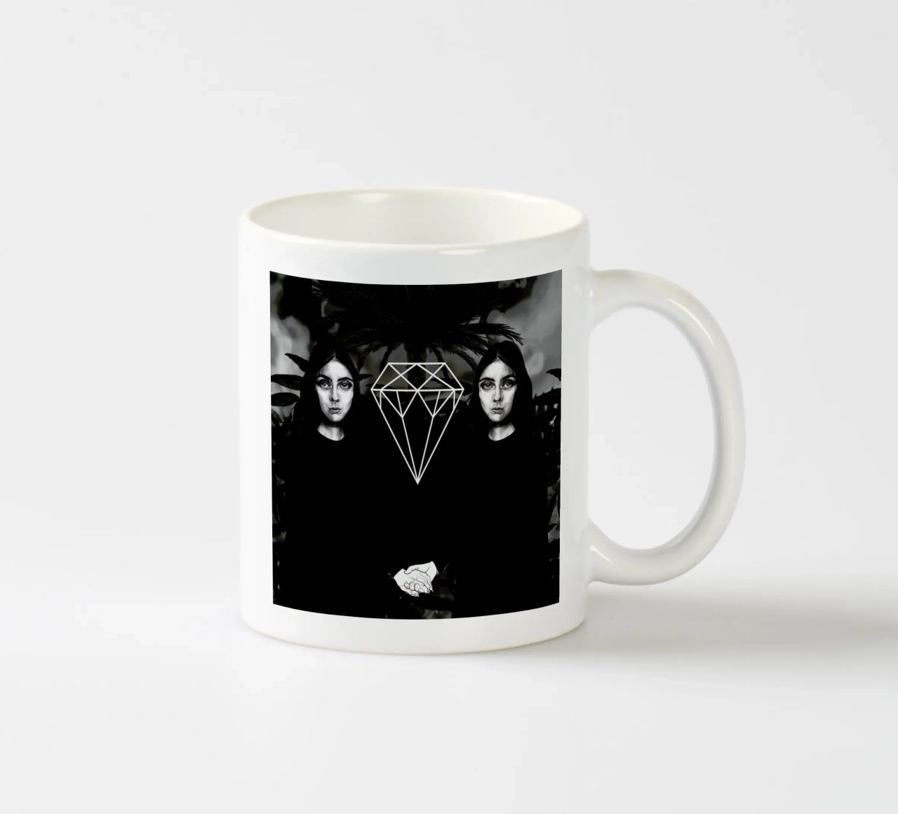 Twins With Palm tazza in ceramica da Agnes KR Patience