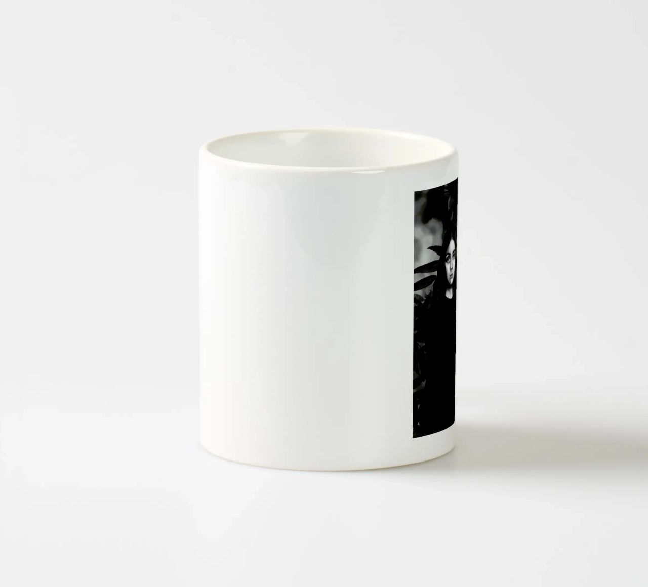 Twins With Palm tazza in ceramica da Agnes KR Patience