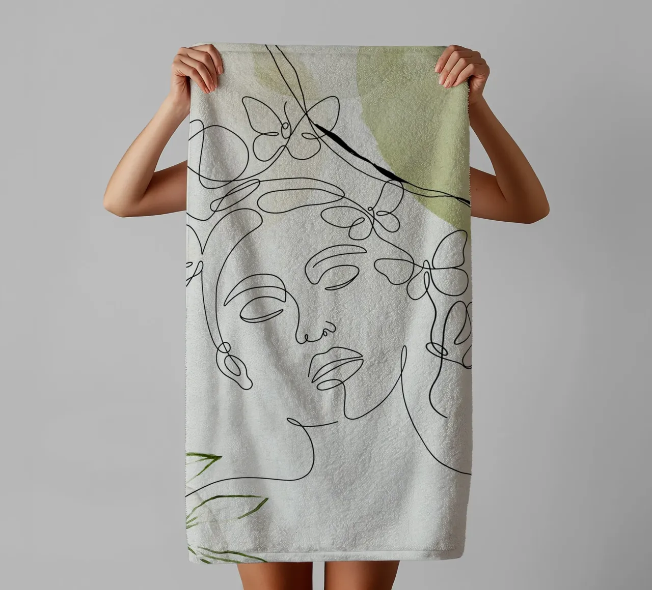 Minimalist woman portrait towel by 🎁 ARTVI-SHOP