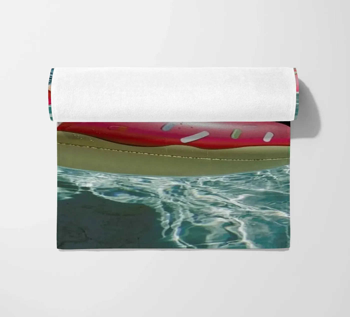Pool Affairs Strandtuch von Marie Bärsch