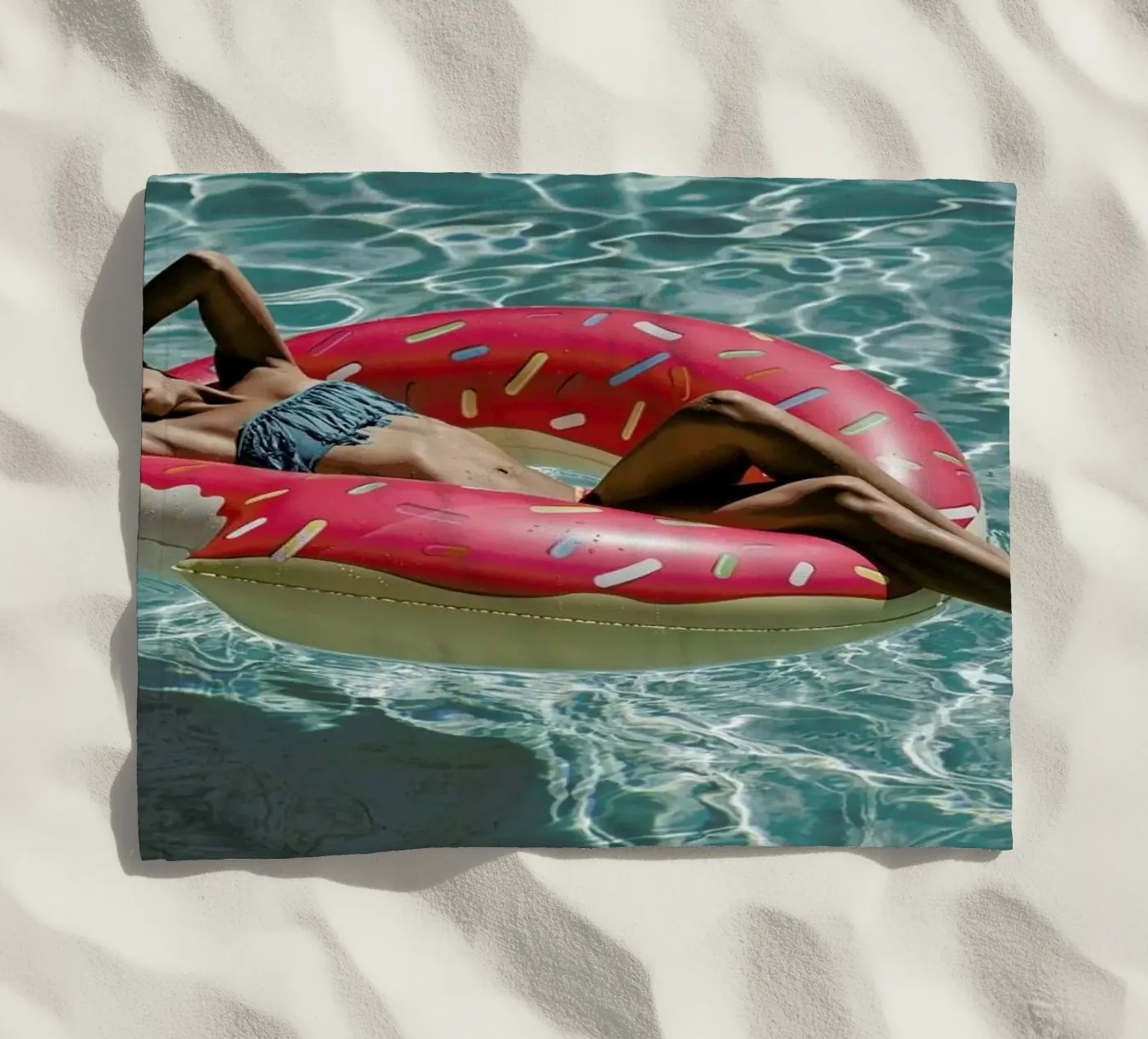 Pool Affairs strandhanddoek van Marie Bärsch