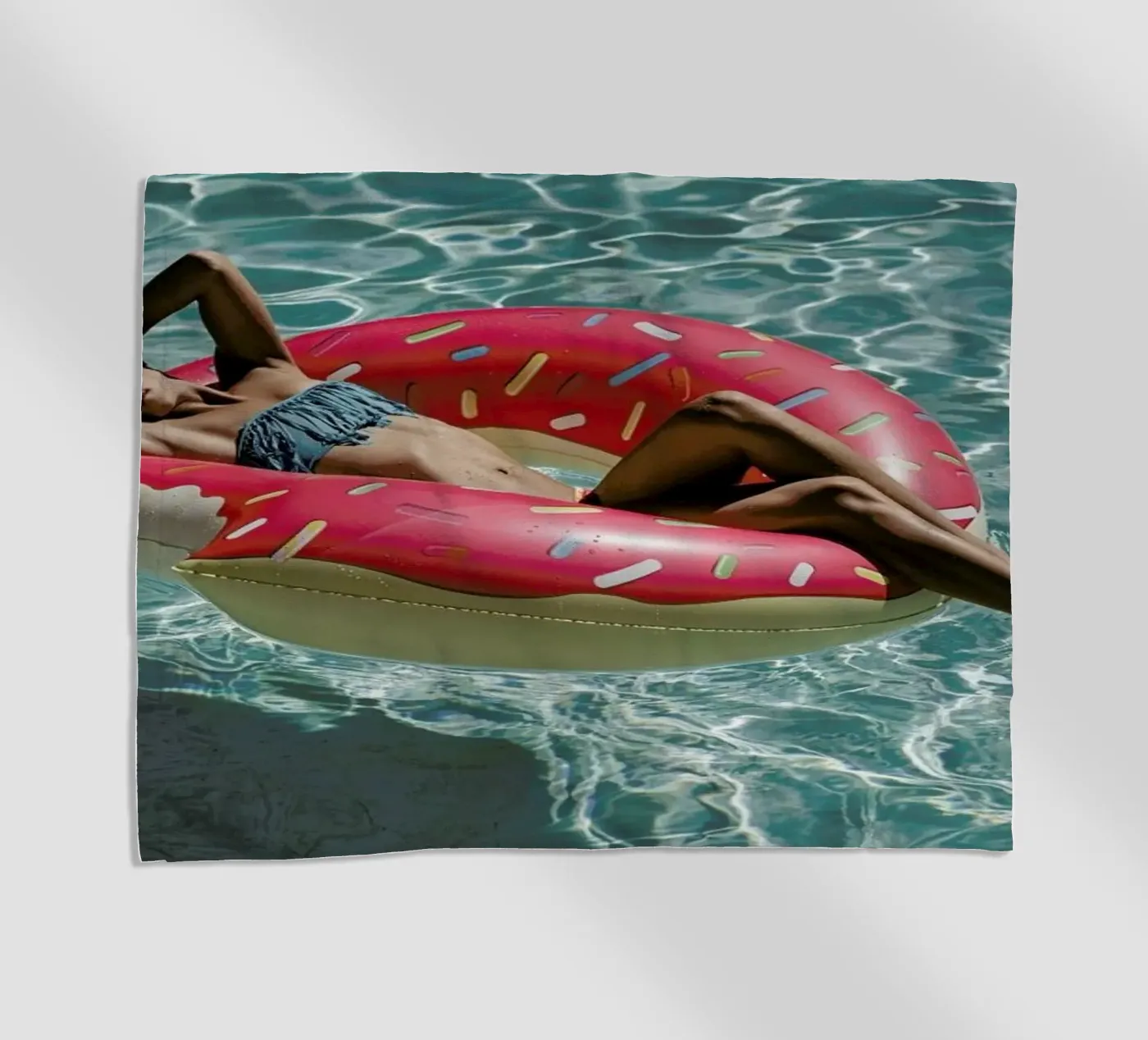 Pool Affairs strandhanddoek van Marie Bärsch