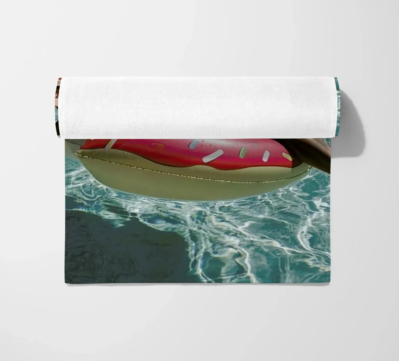 Pool Affairs strandhanddoek van Marie Bärsch