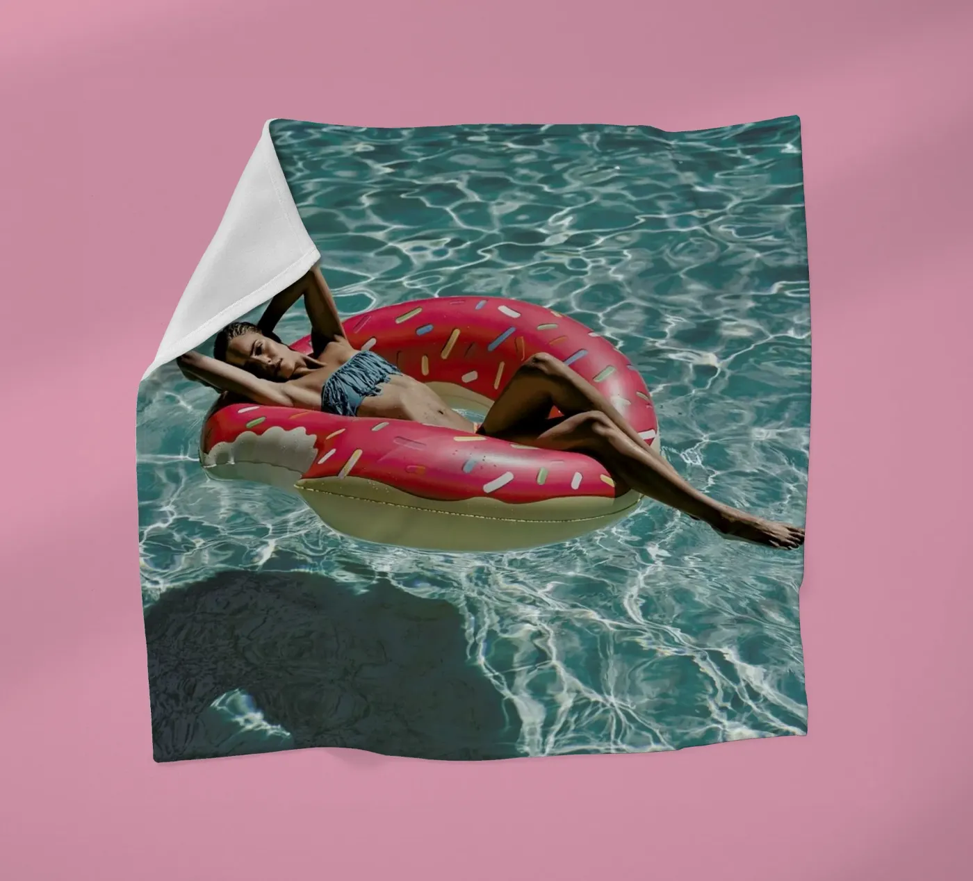 Pool Affairs fleecedeken van Marie Bärsch
