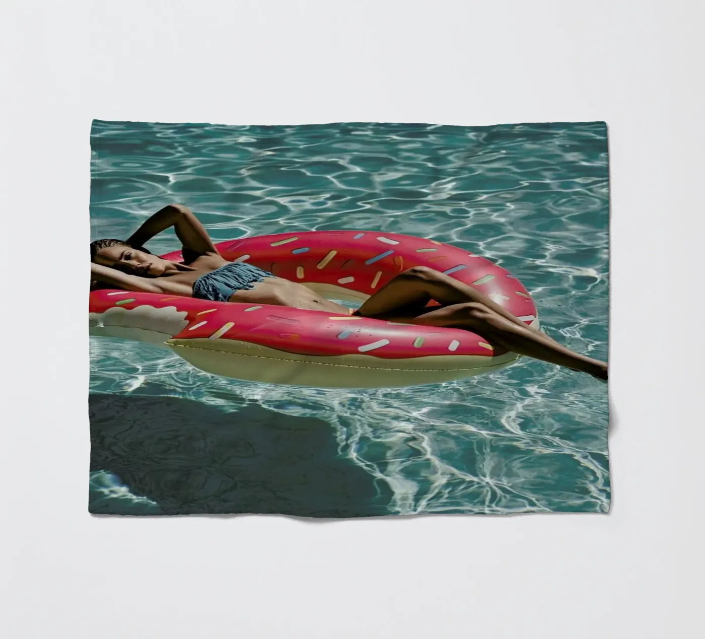 Pool Affairs Fleecedecke von Marie Bärsch