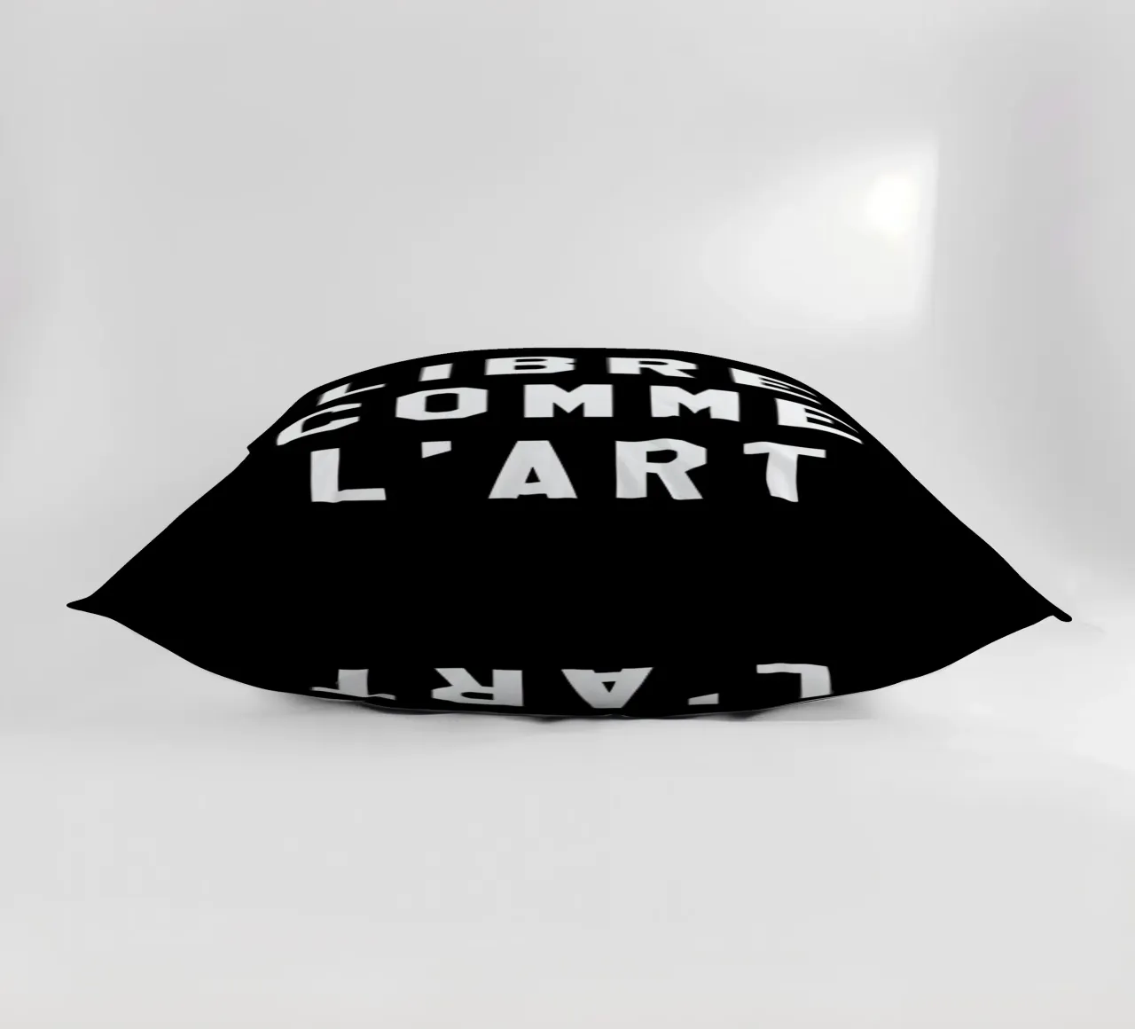 Libre Comme L'Art Black cuscino da FRAICHE