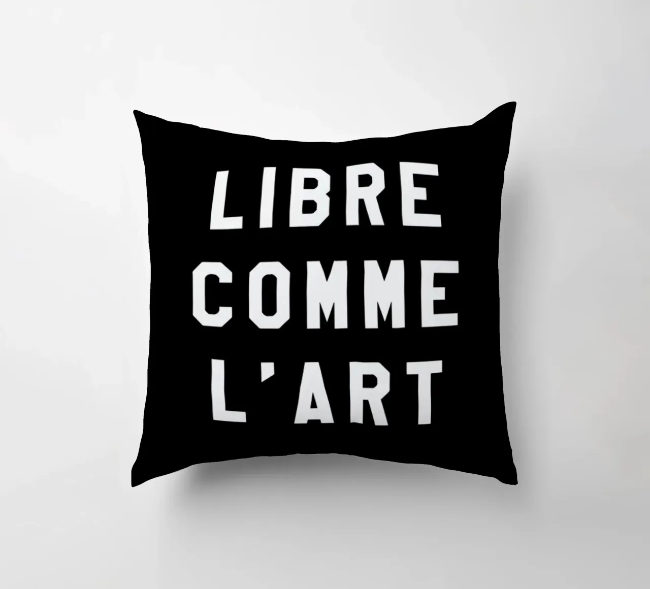 Libre Comme L'Art Black cuscino da FRAICHE