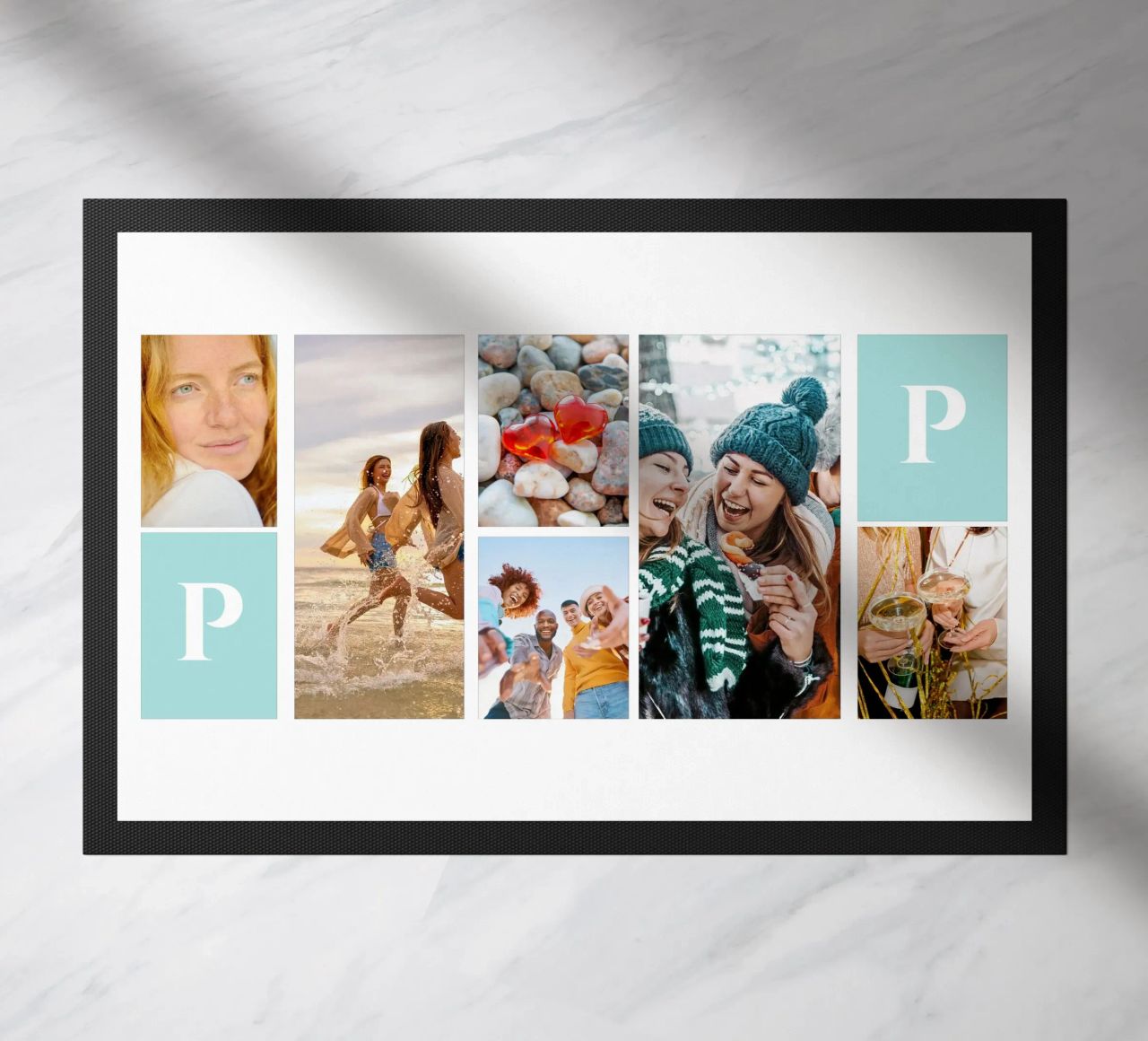 Personalisierte Collage: Fotos und Monogramm einfach hinzufügen Fußmatte von Studio Patruschka