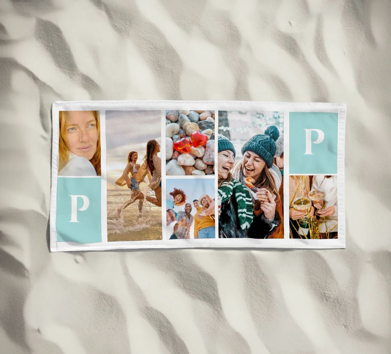 Personalisierte Collage: Fotos und Monogramm einfach hinzufügen Strandtuch von Studio Patruschka