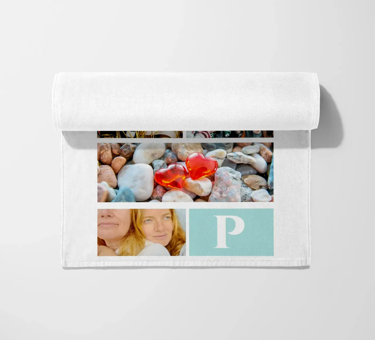 Collage personalizado: Añade fotos y monogramas fácilmente toalla de playa de Studio Patruschka
