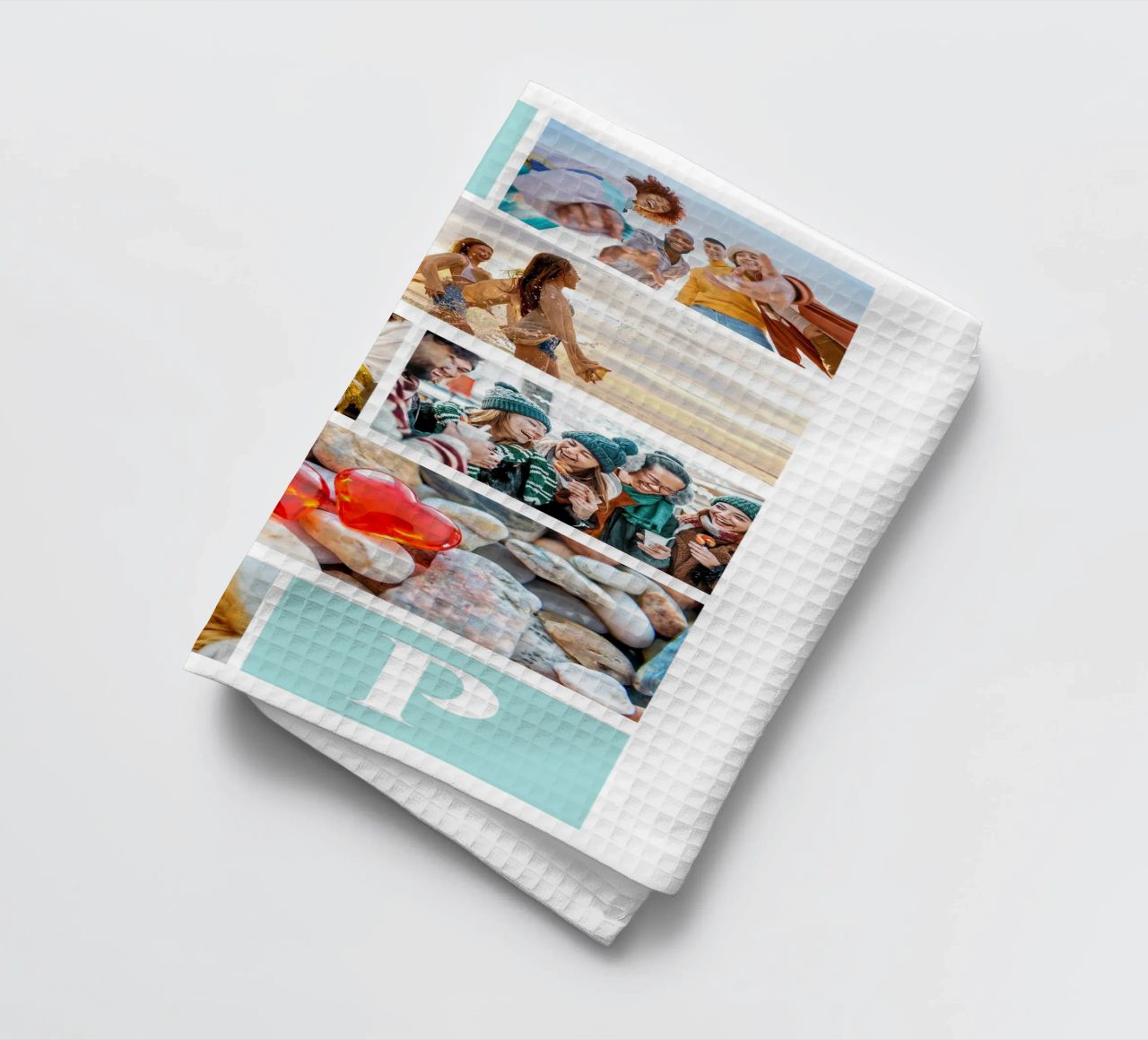 Personalisierte Collage: Fotos und Monogramm einfach hinzufügen Geschirrtuch von Studio Patruschka