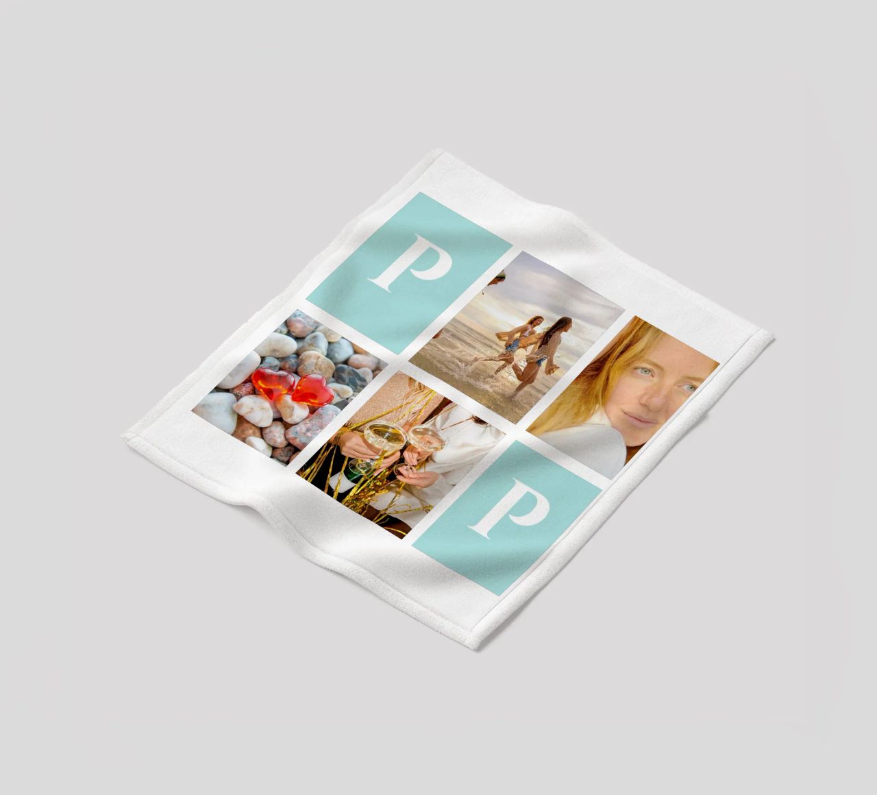 Personalisierte Collage: Fotos und Monogramm einfach hinzufügen Fleecedecke von Studio Patruschka
