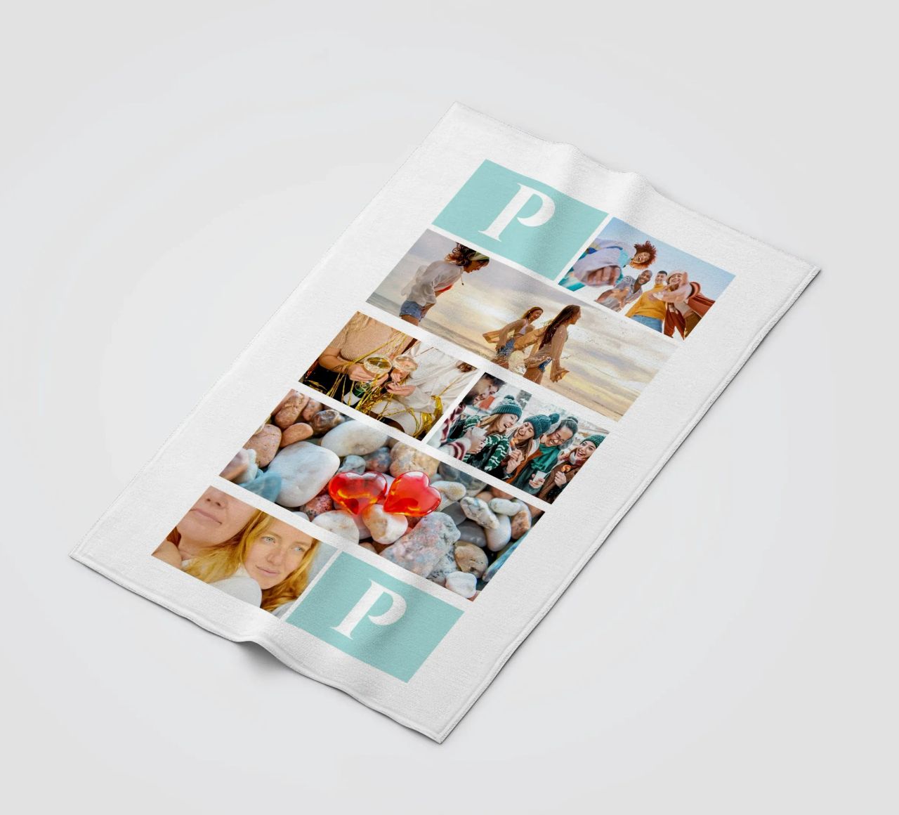 Personalisierte Collage: Fotos und Monogramm einfach hinzufügen Fleecedecke von Studio Patruschka