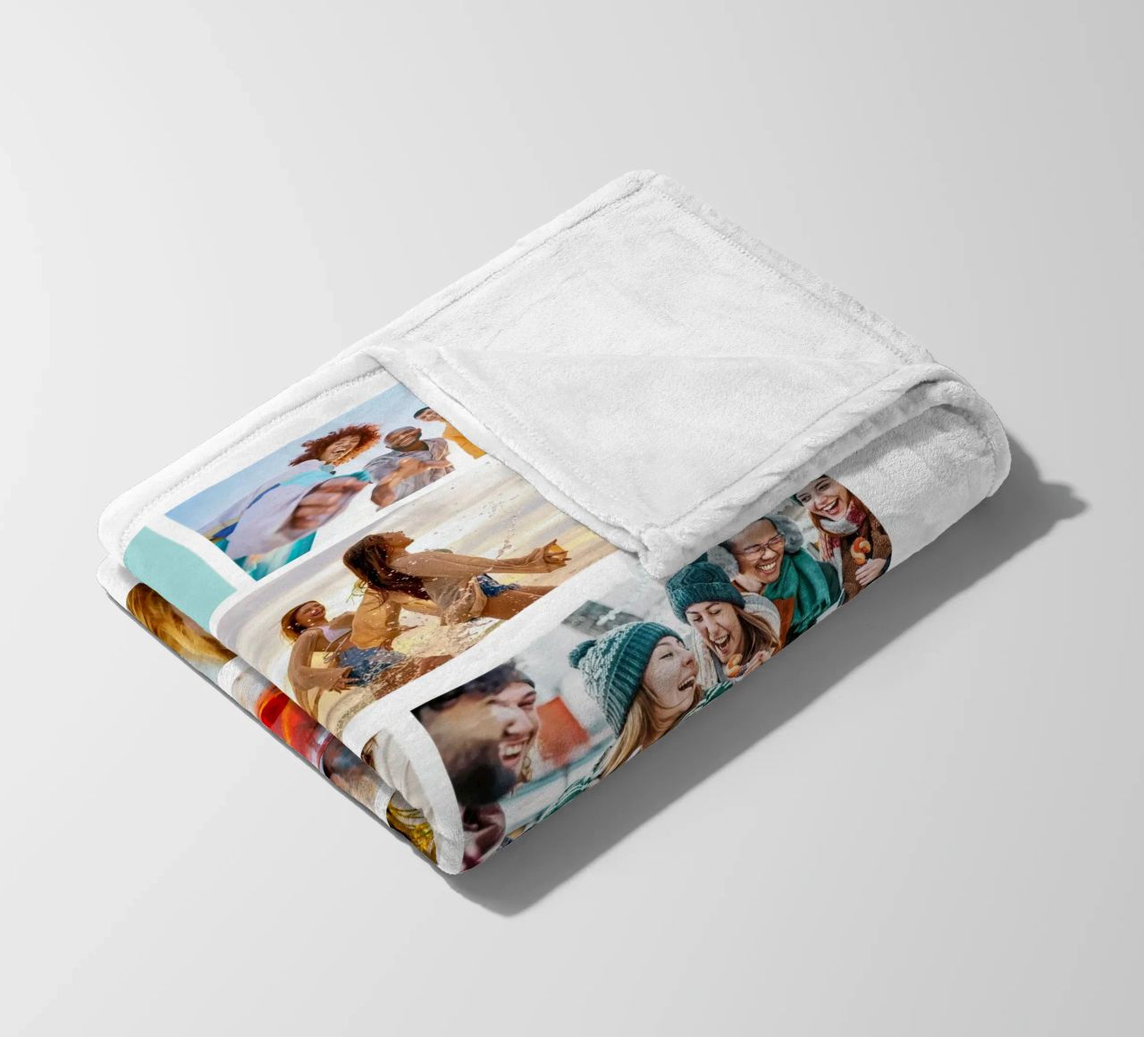 Personalisierte Collage: Fotos und Monogramm einfach hinzufügen Fleecedecke von Studio Patruschka
