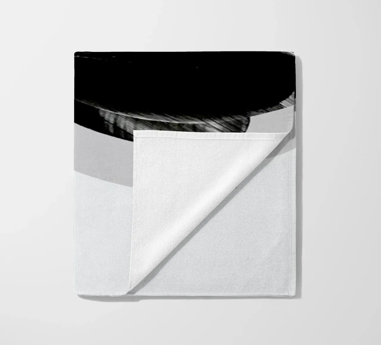 We Crush telo mare da Adam Priester