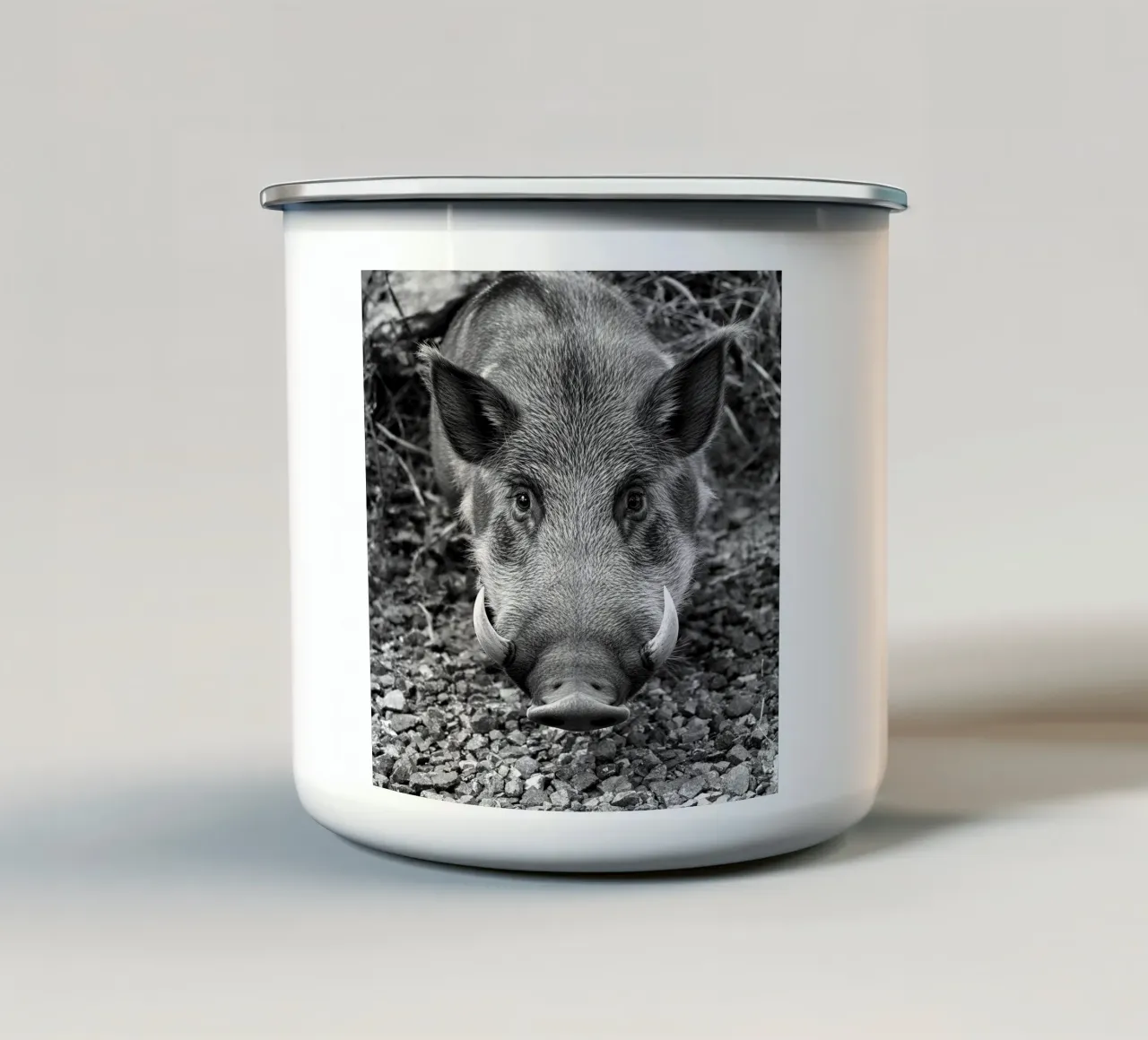 Cinghiale faccia a faccia tazza in smalto da Art-Travel