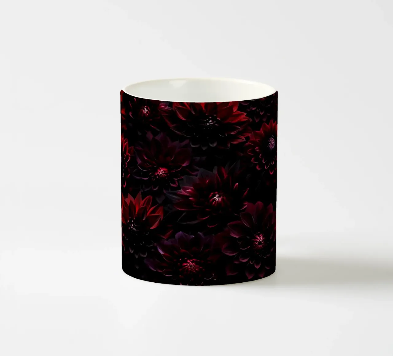 Giardino barocco bordeaux di dalie gotiche mistiche tazza in ceramica da Flower Garden - Uta Naumann