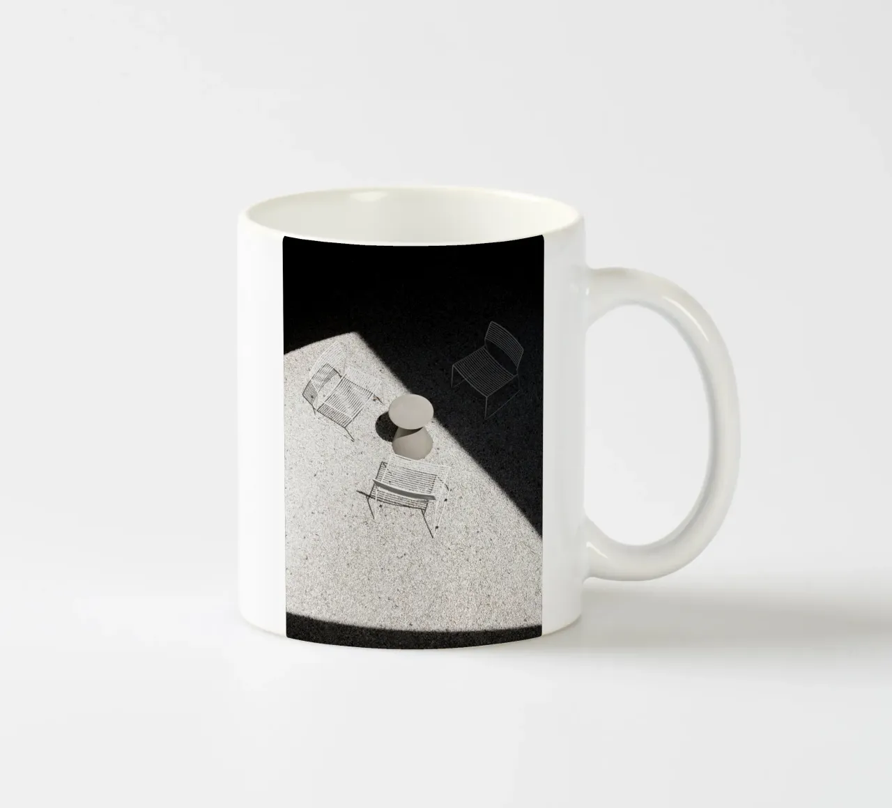 Un luogo tranquillo tazza in ceramica da rafael campezato