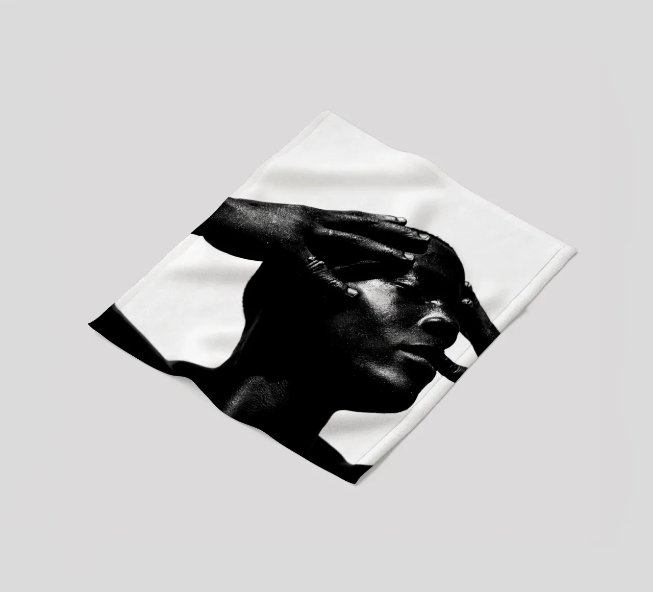 Afro Bloom fleece blanket by Mathudace Créas