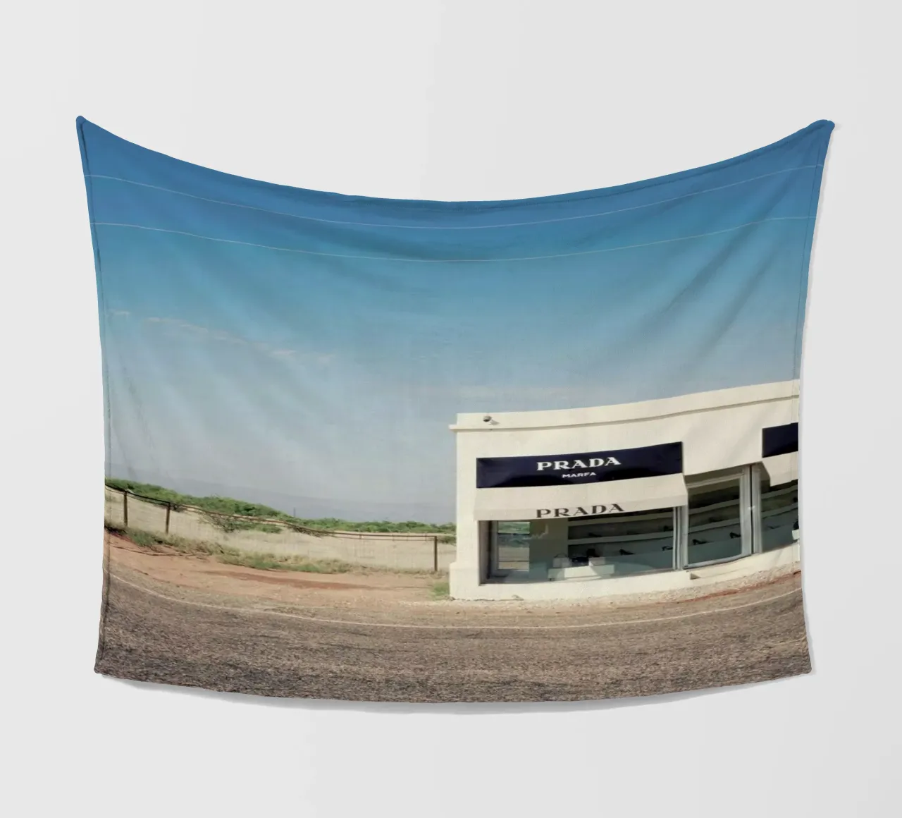 Prada Marfa fleecedeken van Catherine McDonald