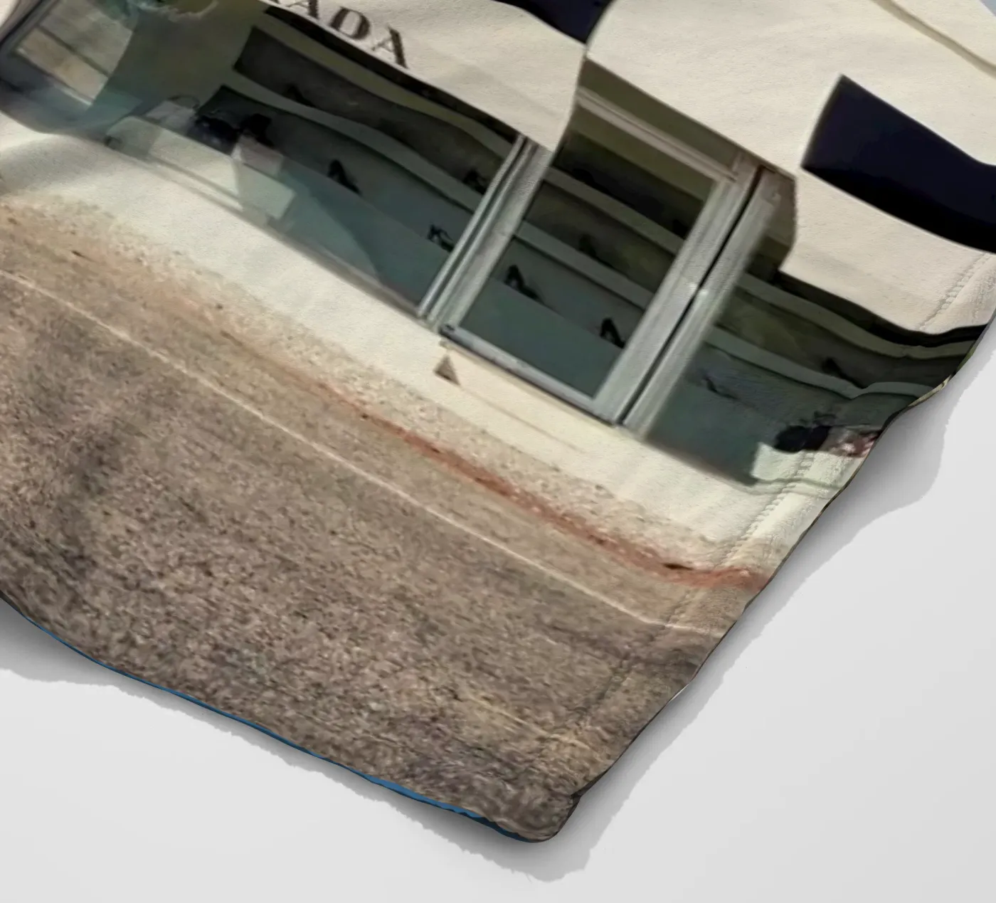 Prada Marfa fleecedeken van Catherine McDonald