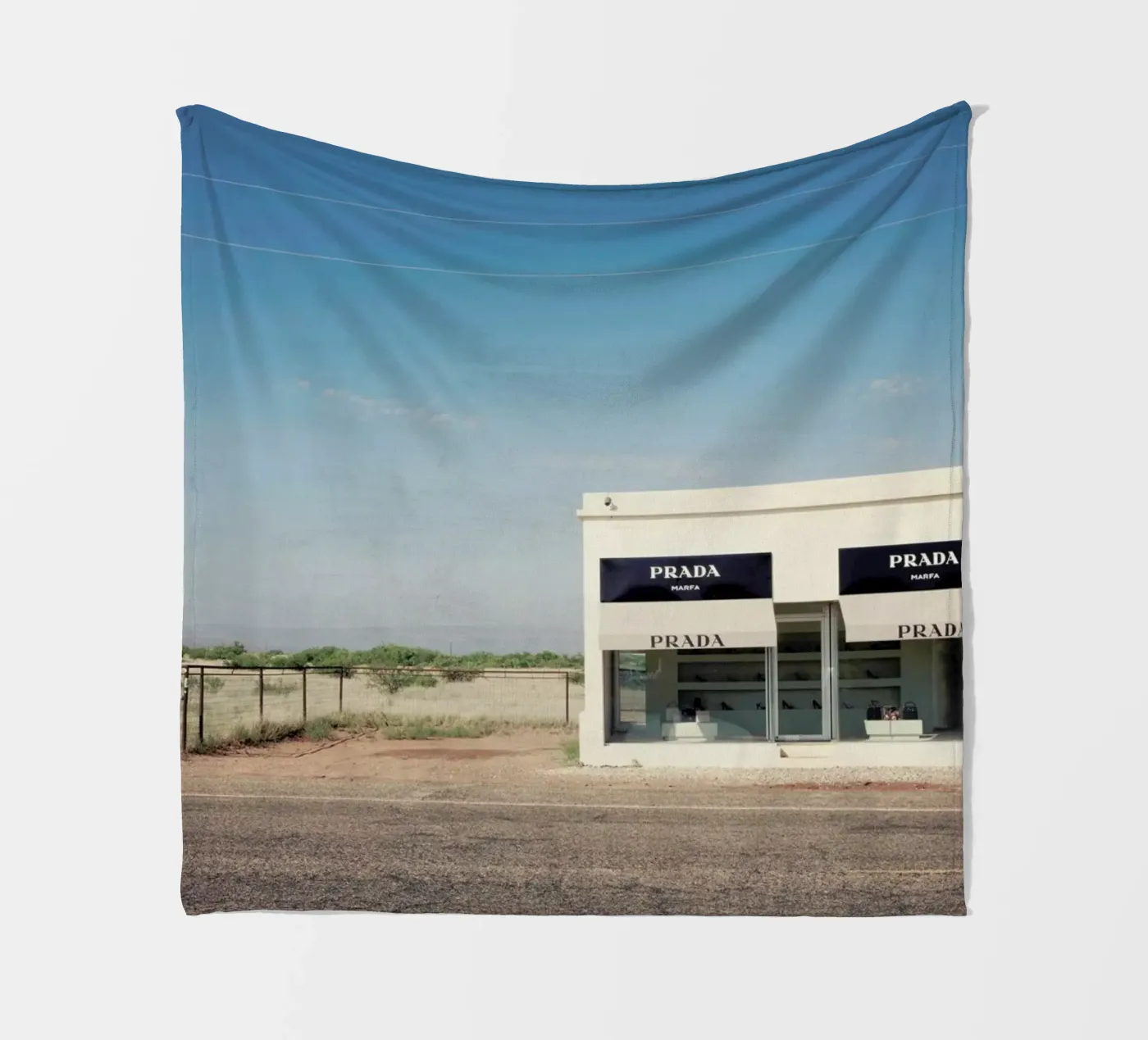 Prada Marfa fleecedeken van Catherine McDonald