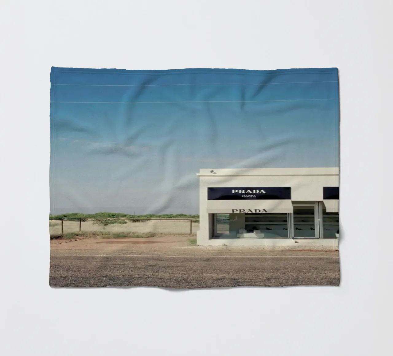 Prada Marfa fleecedeken van Catherine McDonald