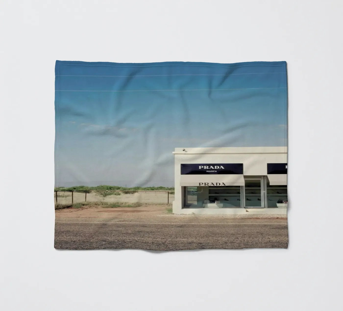 Prada Marfa fleecedeken van Catherine McDonald
