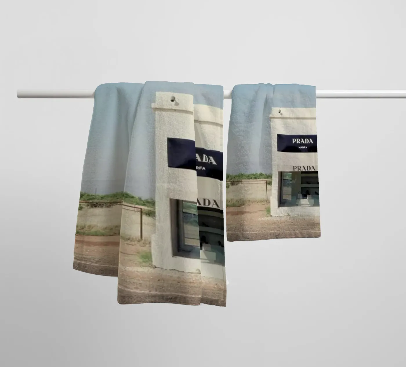 Prada Marfa badhanddoek van Catherine McDonald