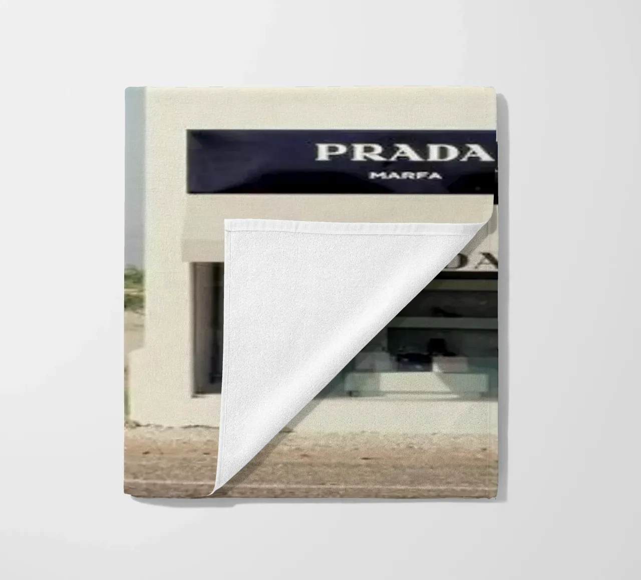 Prada Marfa telo mare da Catherine McDonald