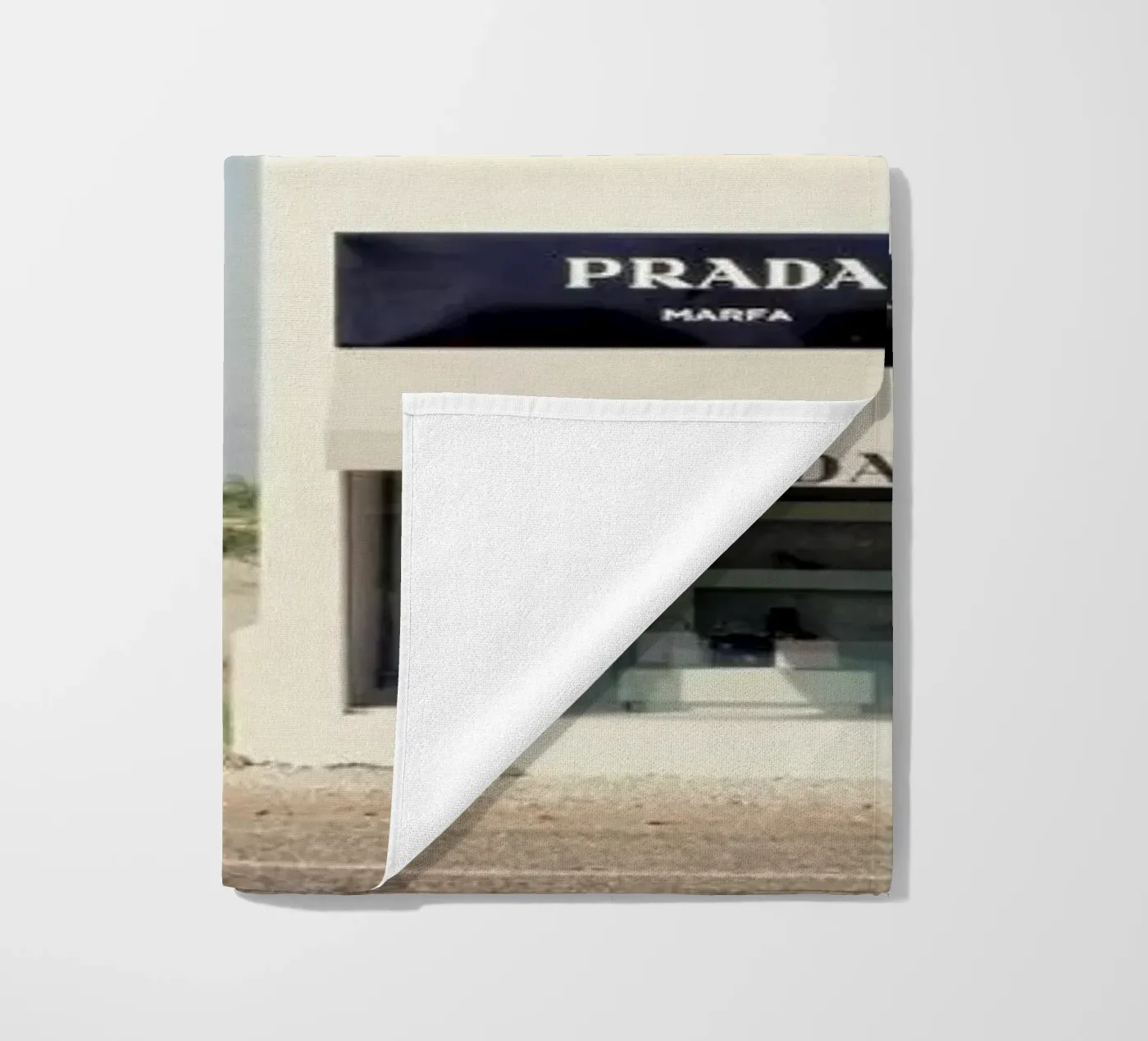 Prada Marfa telo mare da Catherine McDonald