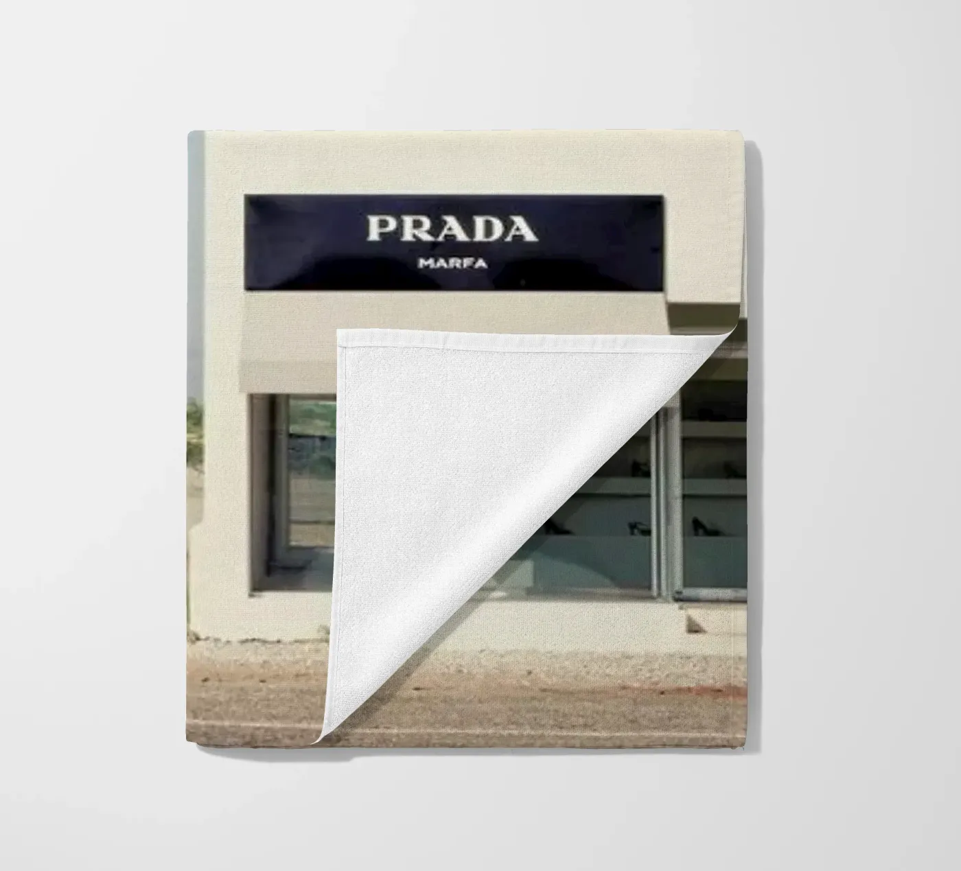 Prada Marfa telo mare da Catherine McDonald